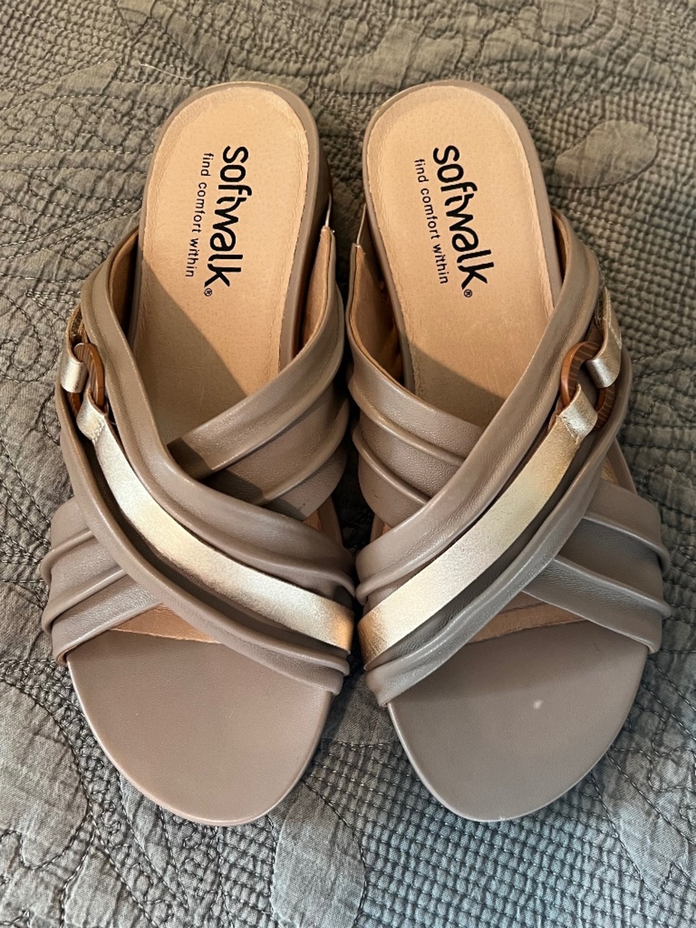 Softwalk Sandals NWOT Tan Metallic Round Buckle Leather Sandals FIip Flops 9.5
